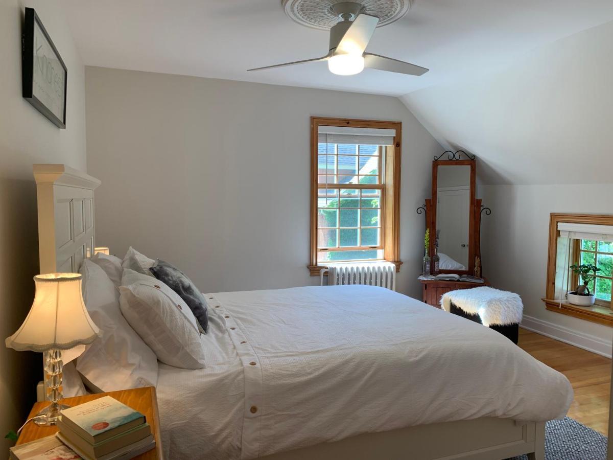 Manoir Alegria Bed & Breakfast Cowansville Exterior photo