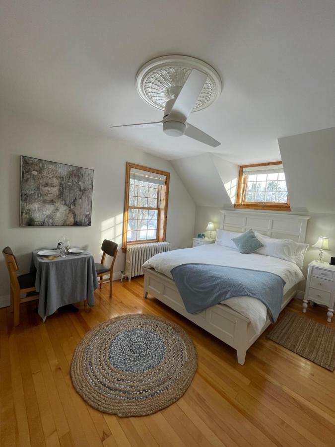 Manoir Alegria Bed & Breakfast Cowansville Exterior photo